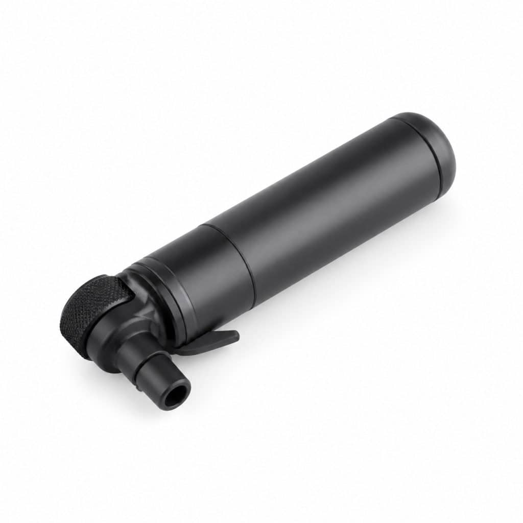 Mini pompe de poche pour retouches rapides présenté seul